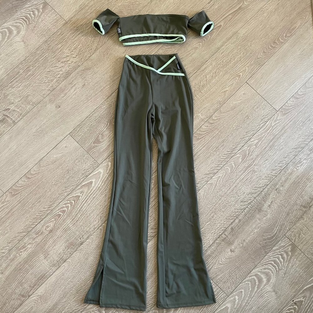 Tiger Friday Mimi Crop Top and Split Flare Leggings in Moss Mist size CL